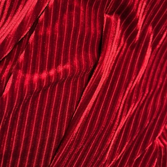 Red velvet dress - Picture 4 of 4